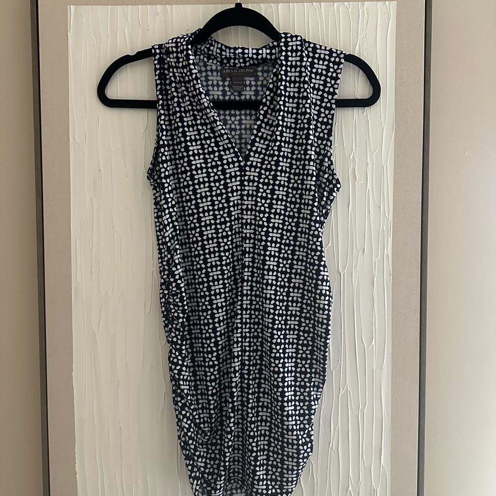 A Pea in the Pod Navy and White Sleeveless Blouse